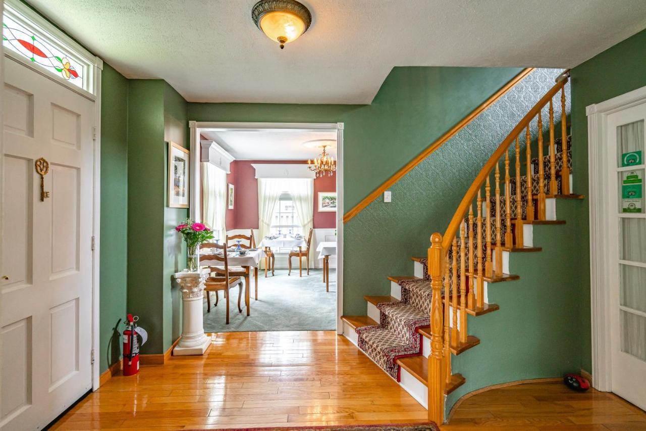 Abacot Hall Bed & Breakfast Niagara-on-the-Lake