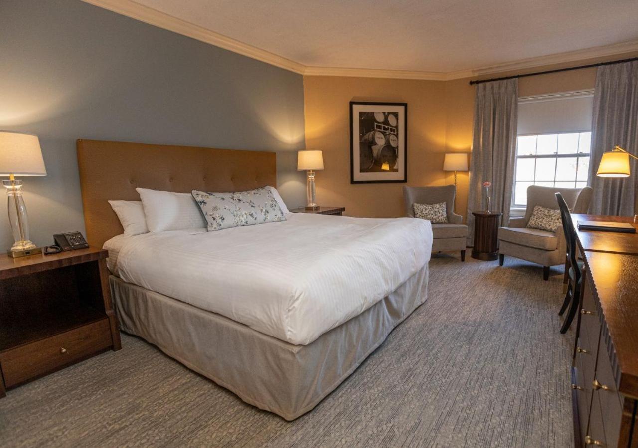 Queens Landing Hotel