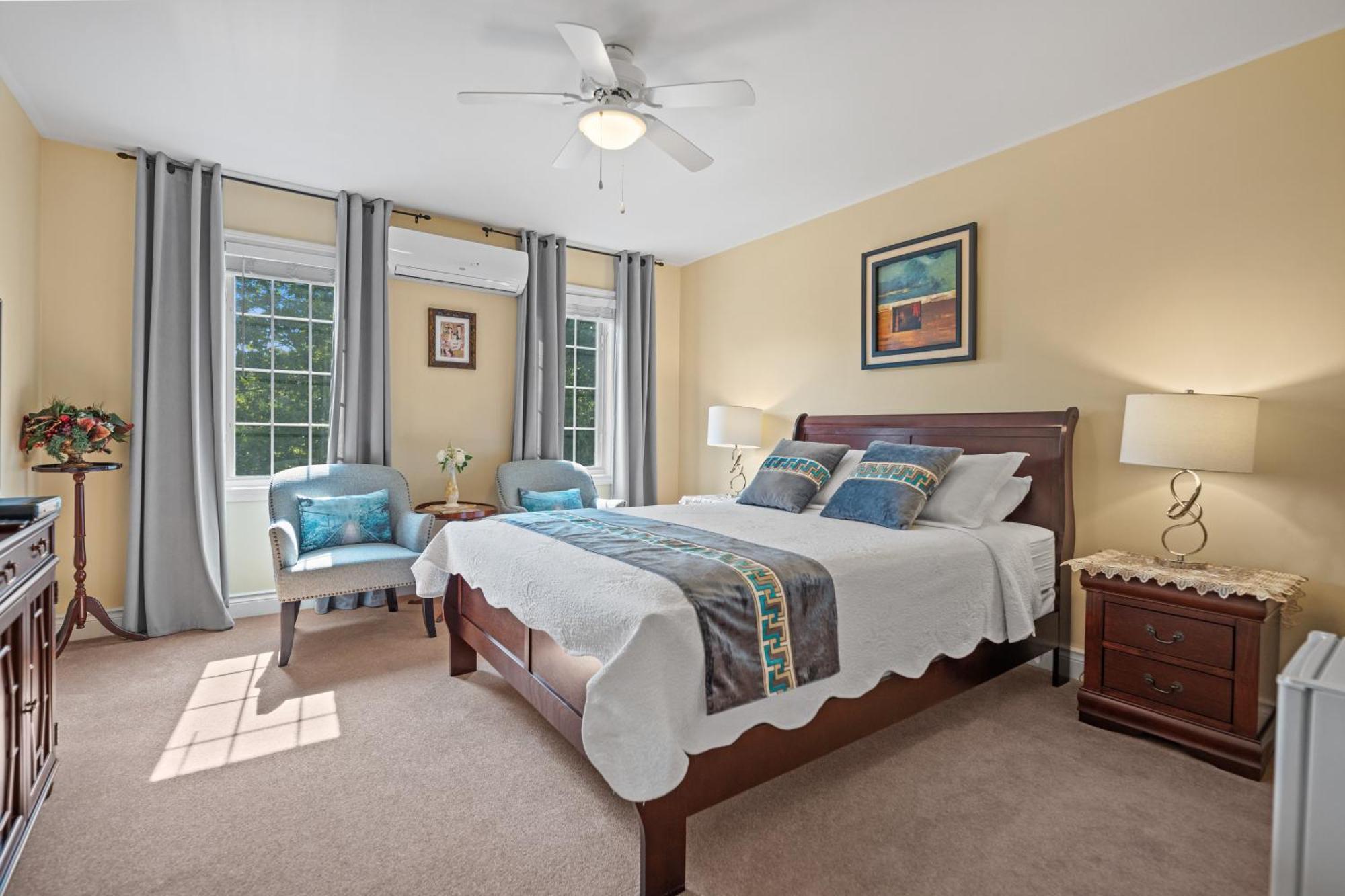 Charlottetown House Bed & Breakfast 3*