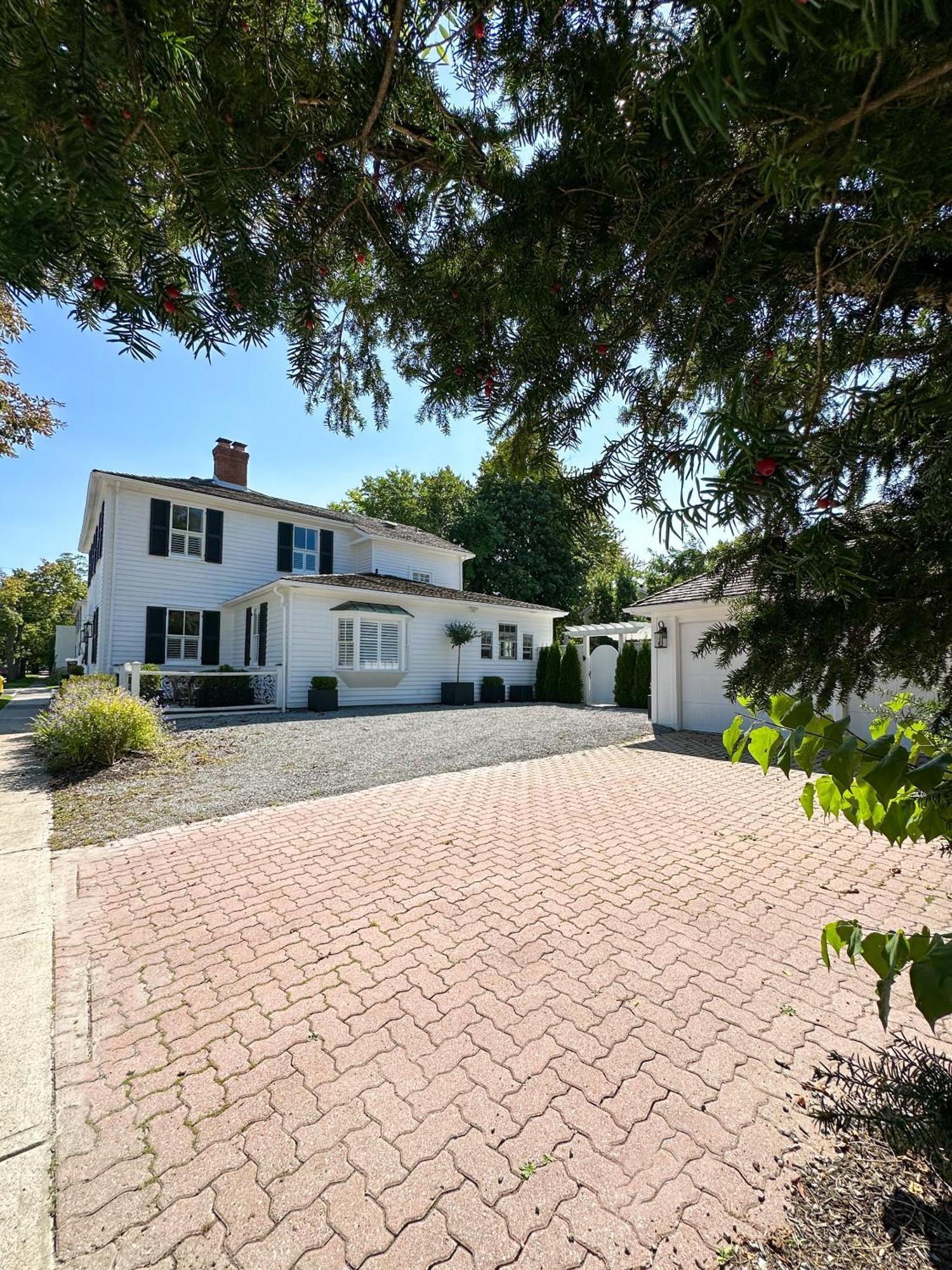 Beautiful Historic Luxury Getaway Niagara-on-the-Lake