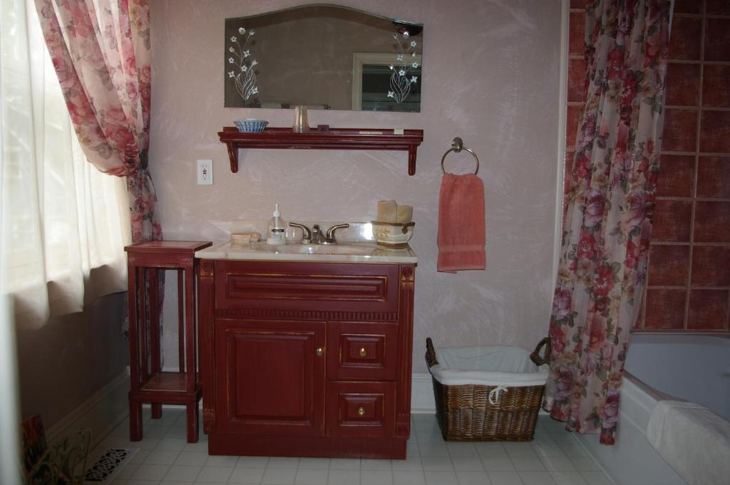 Royal Manor Bed & Breakfast