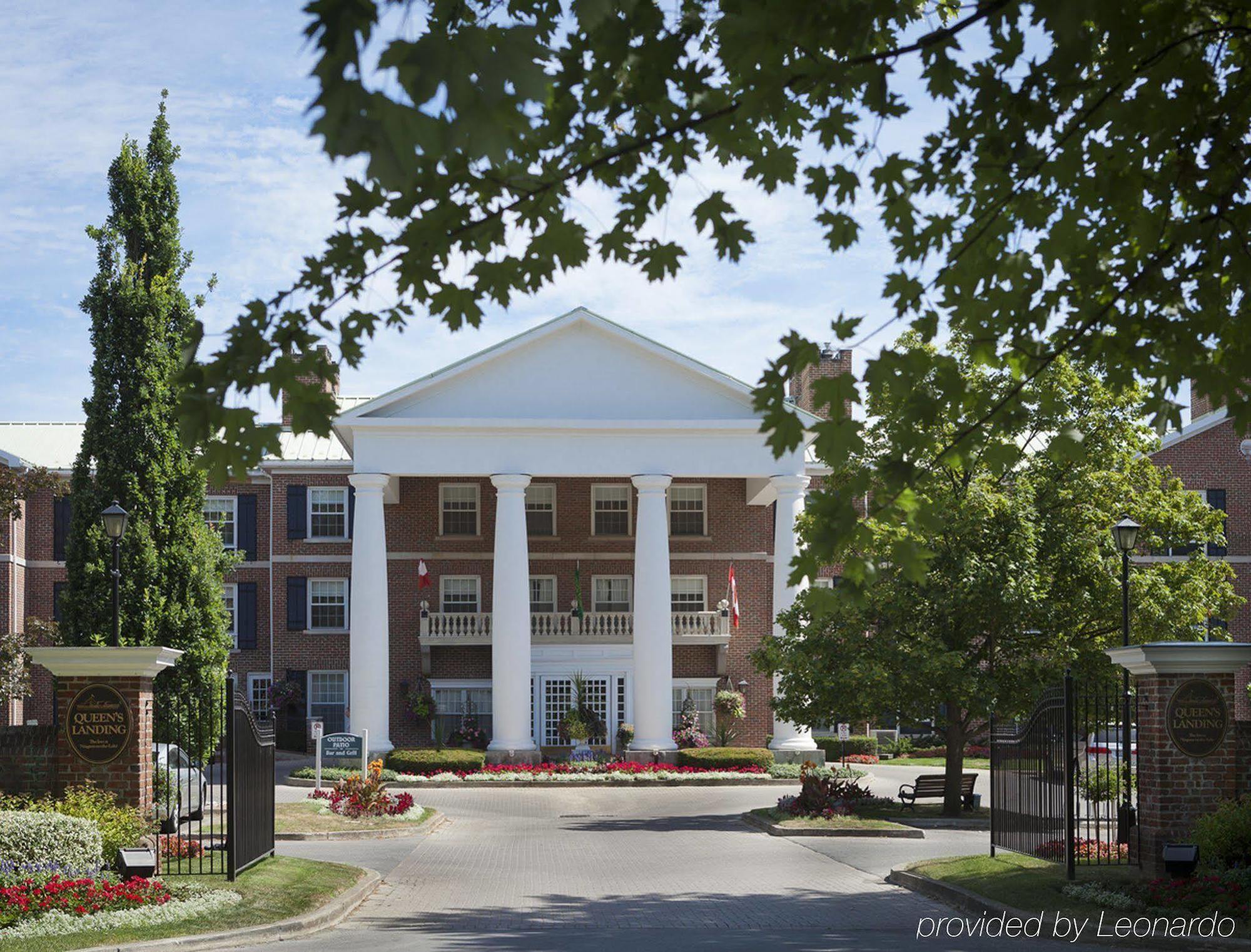 Hotel Queens Landing 4*