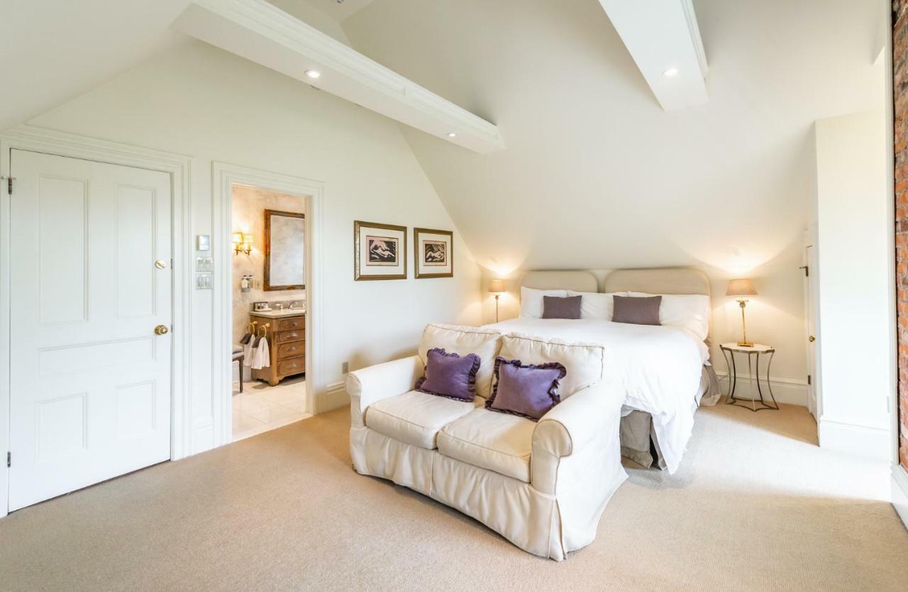 Lakewinds Country Manor Bed & Breakfast 5*