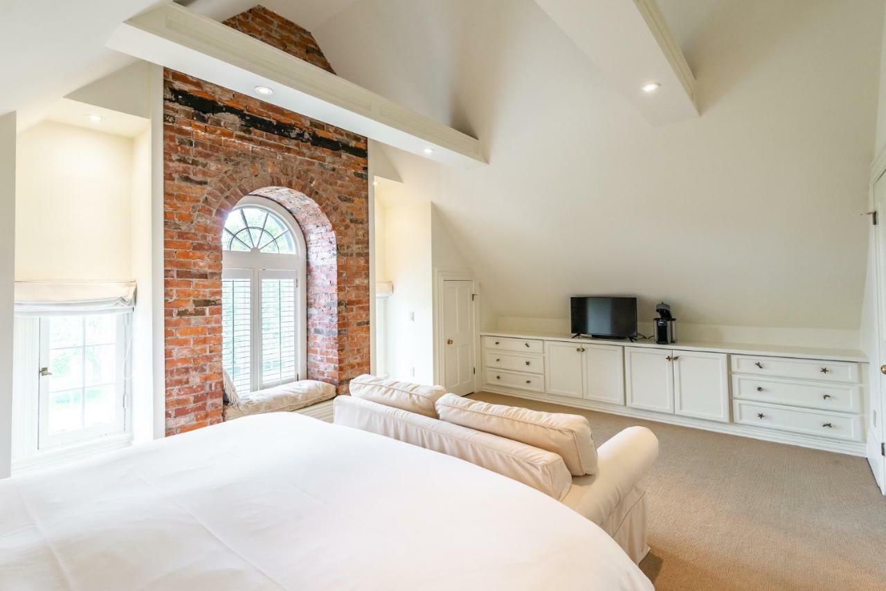 Lakewinds Country Manor