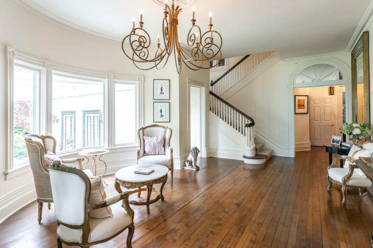 Lakewinds Country Manor Bed & Breakfast 5*