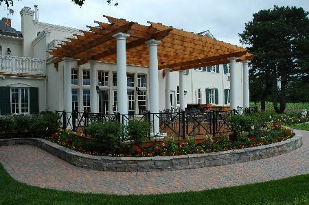 Riverbend & Vineyard Hotel