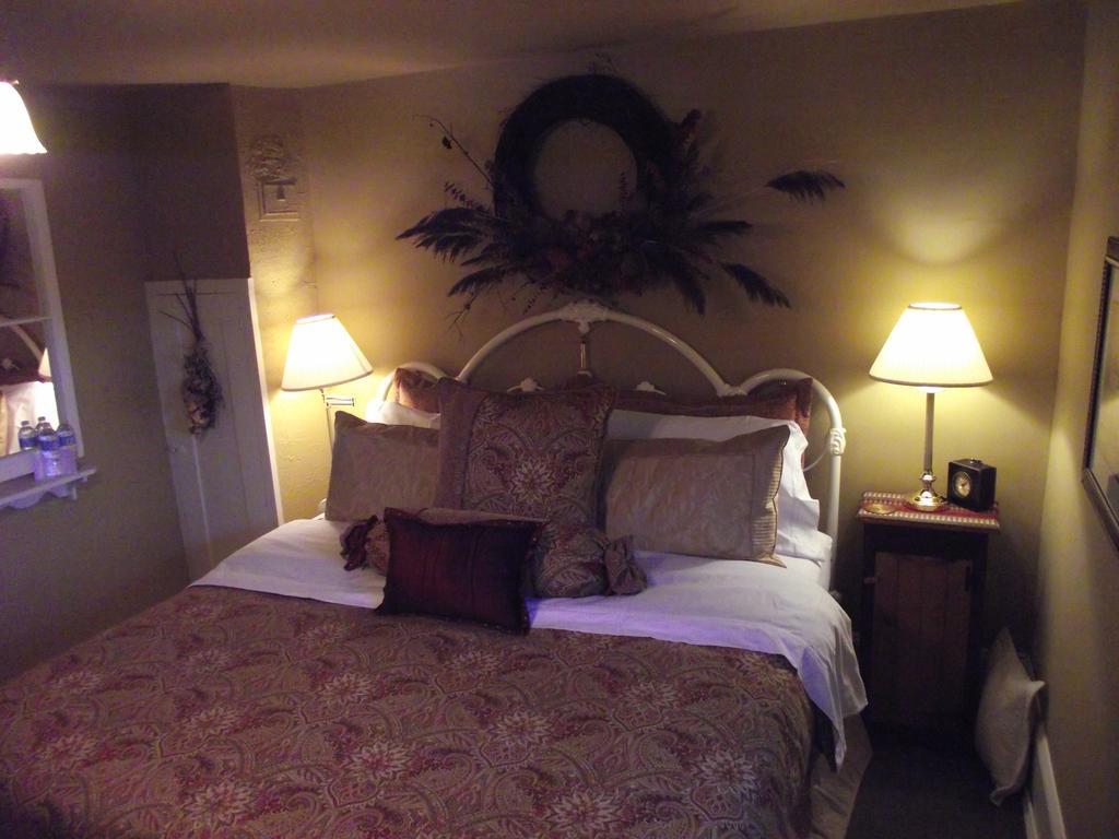 Bed & Breakfast Historic Davy House Niagara-on-the-Lake